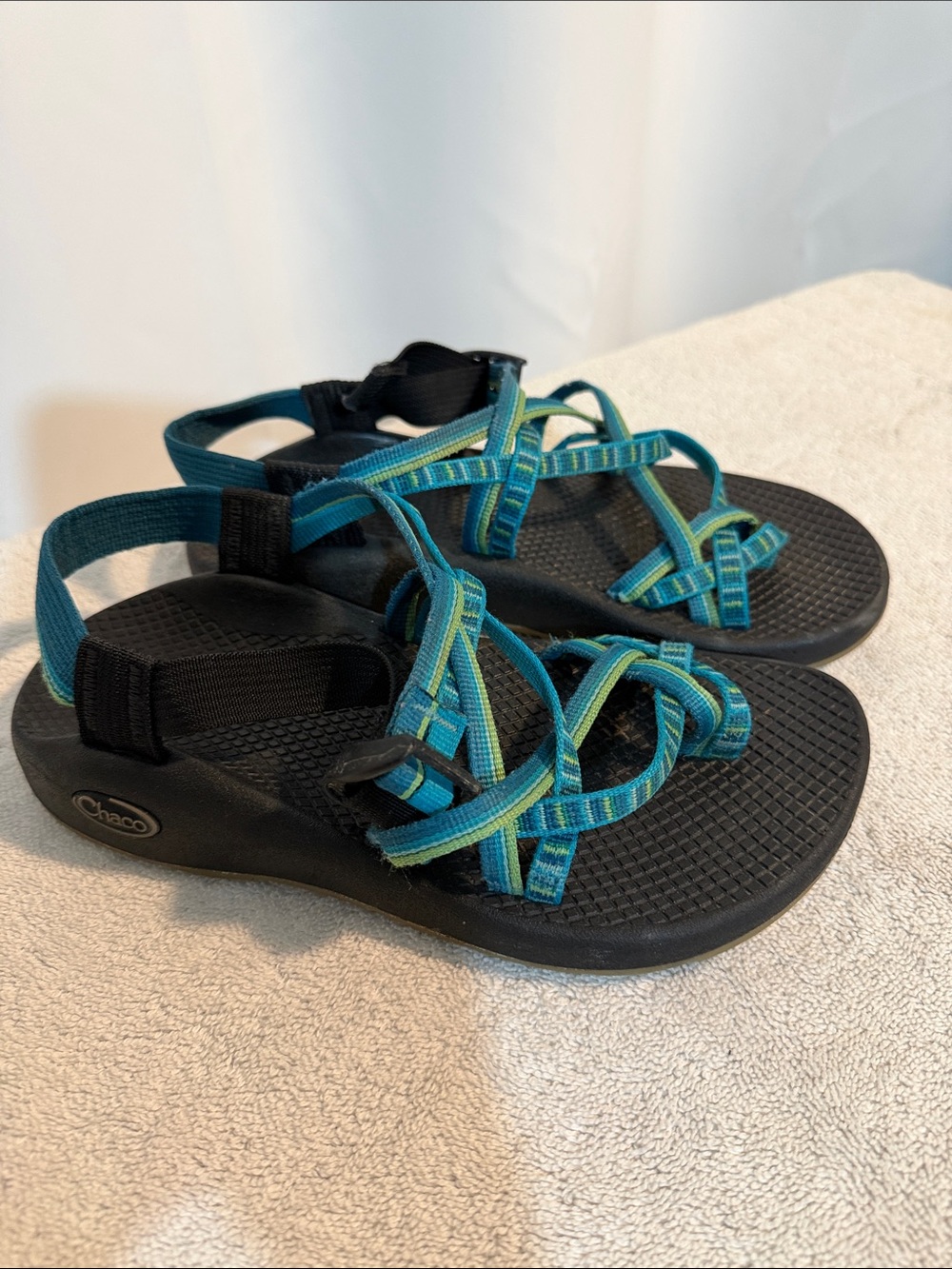 Chaco Women's Teal & Lime Strappy Outdoor Sandals SZ6 B4
